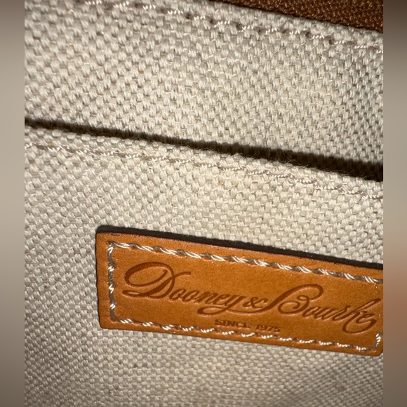 NWT Hydrangea Monogram Penny Crossbody - Picture 5 of 10